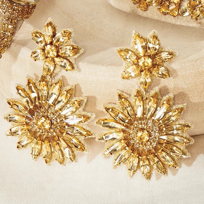 As we know, I’m an accessories girlie. I’d love to see these earrings from Ashro under my tree. 

#shopdeecloset #shopaholicscloset #giftguide

#LTKFindsUnder100 #LTKGiftGuide