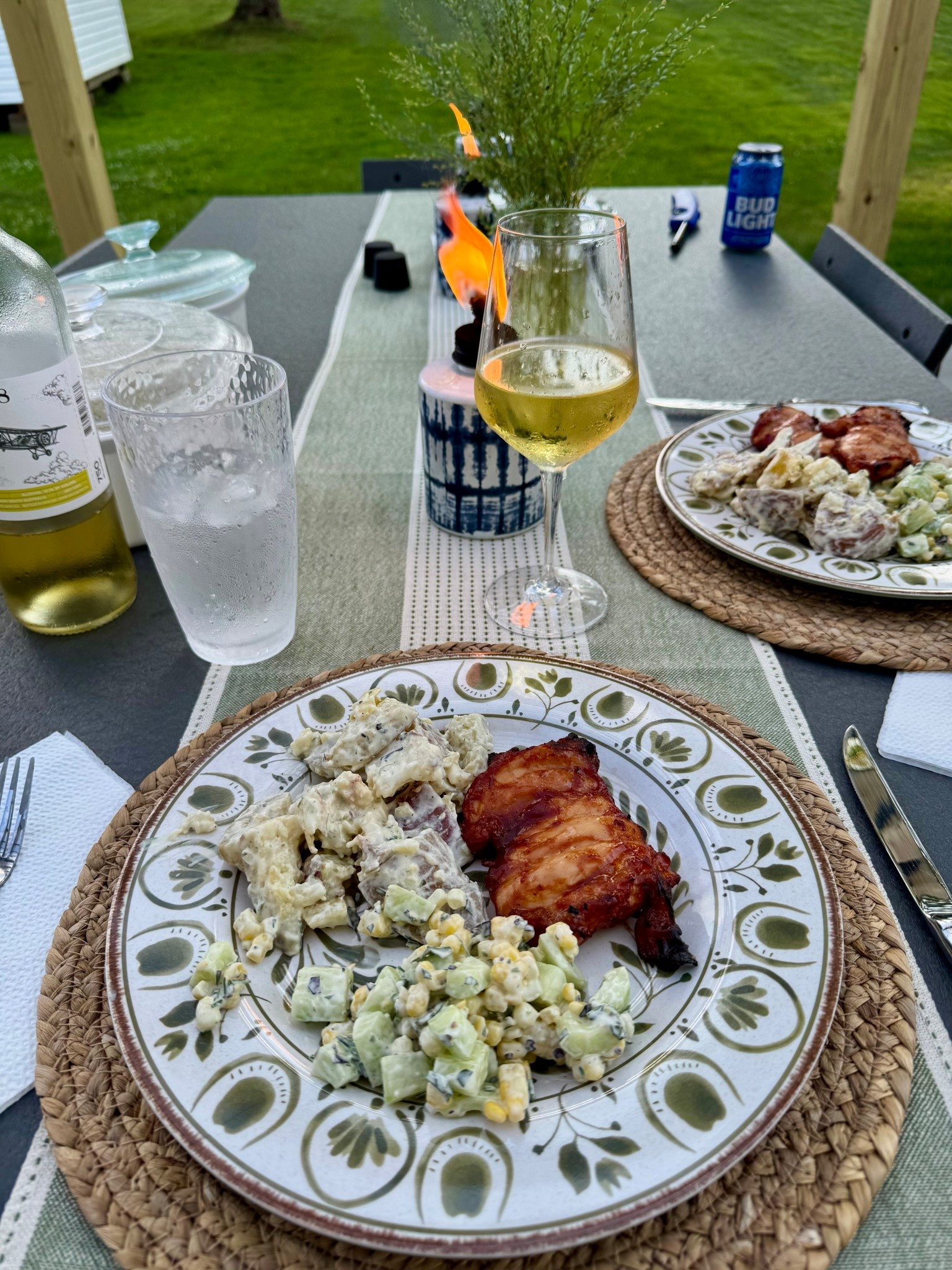 Al fresco dining, outdoor dining, outdoor dinnerware, dinnerware, melamine dishes

#LTKHome #LTKSeasonal #LTKStyleTip