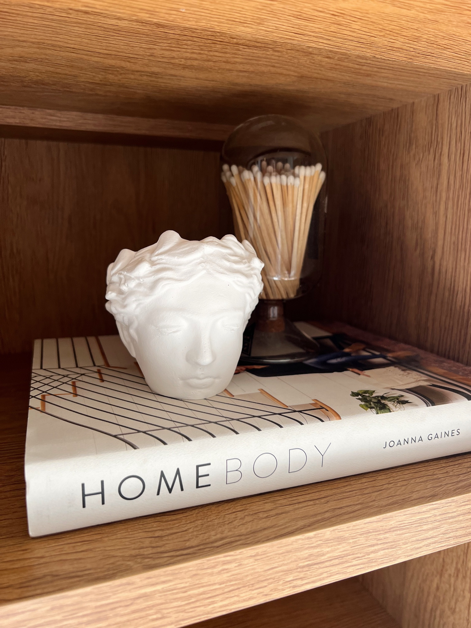 New home finds🏠 candle and match cloche 

Neutral home finds | shelf decor 


#LTKHome