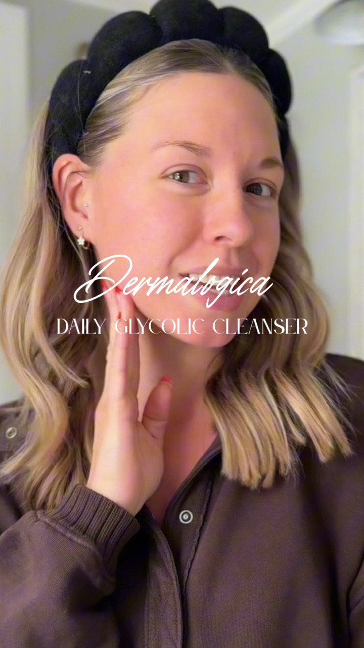 gifted by Dermalogica 
Adult acne doesn’t stand a chance 🙌🏼 
This glycolic cleanser gently exfoliates, smooths, and helps fade the look of post-acne marks without stripping my skin. 
Found at Sephora and officially in my daily rotation.

@sephora @dermalogica 
#sephora #dermalogica
#momsover30 #skincare #UGCcreator