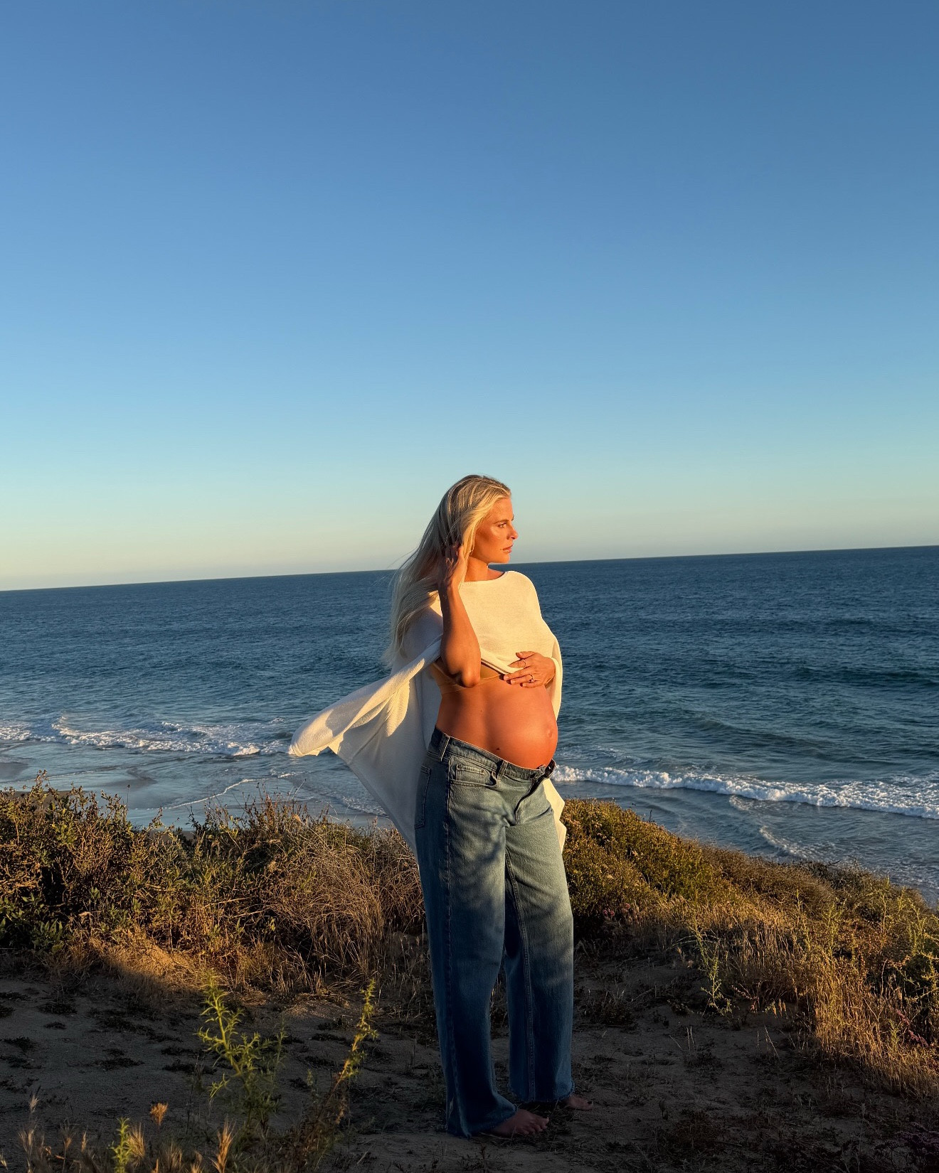 Poncho is one size (exact color sold out - linked similar), jeans are 29 reg (sized up 3 for pregnancy)! #kathleenpost

Maternity shoot, casual chic outfit, bunk friendly, maternity look



#LTKBump #LTKootd