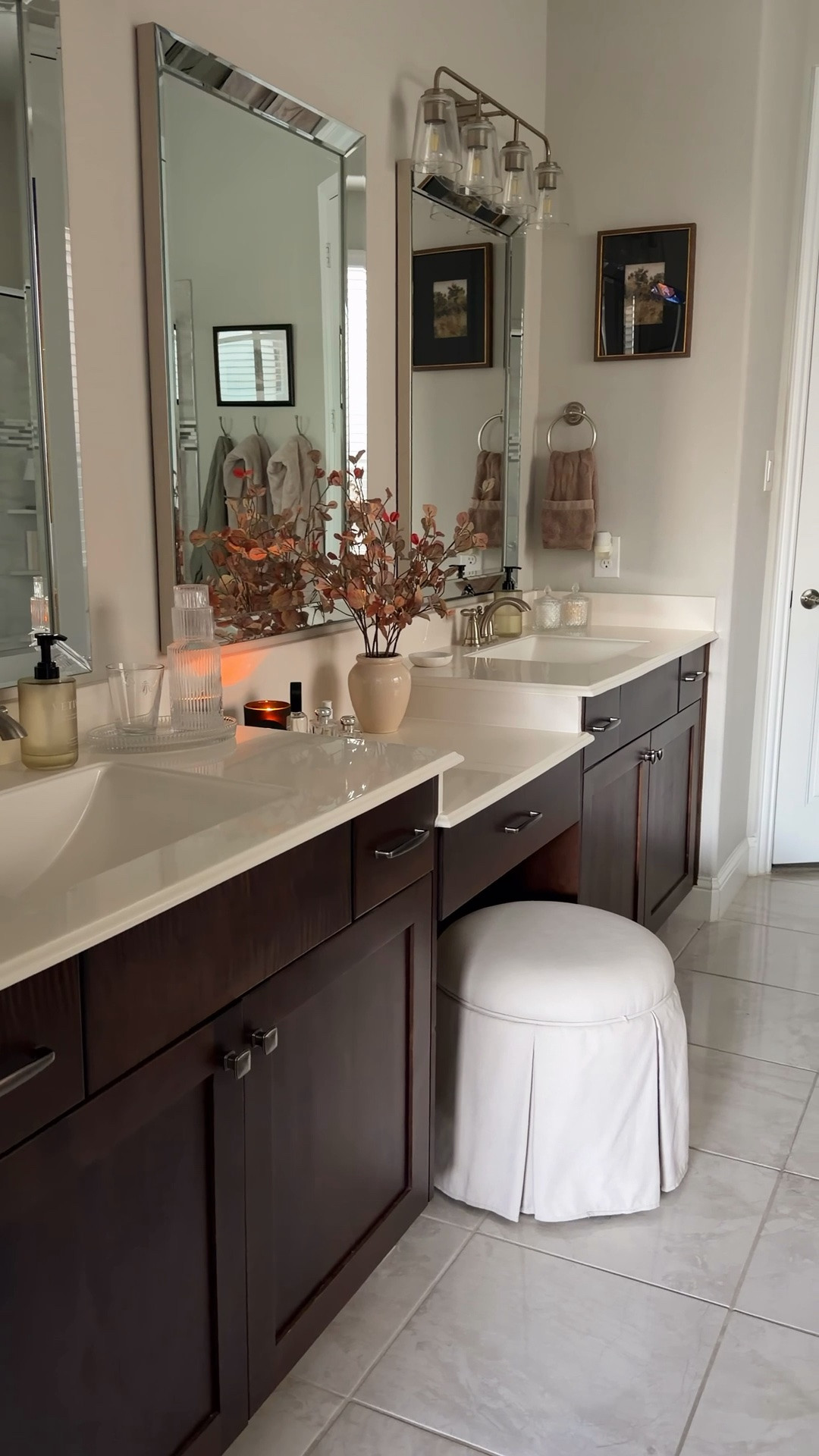 There’s something so relaxing about walking into a beautifully styled bathroom at the end of the day. 🤎