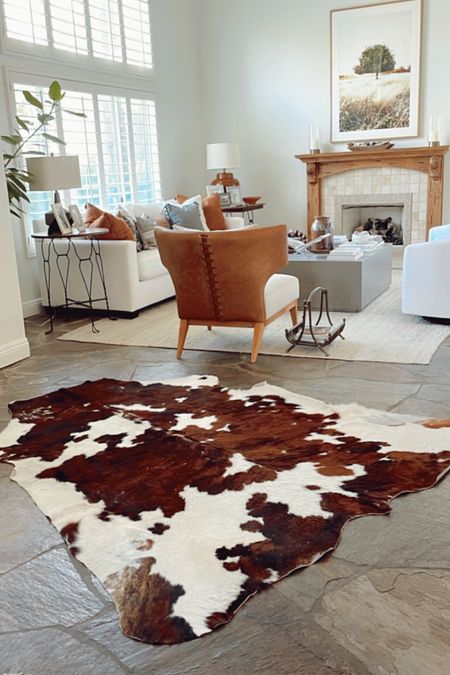 This cowhide has finally found its forever home in our entryway! Took me a while to find the perfect spot for it. 

#entryway #livingroom #homedecor #cowhide #arearug


#LTKhome