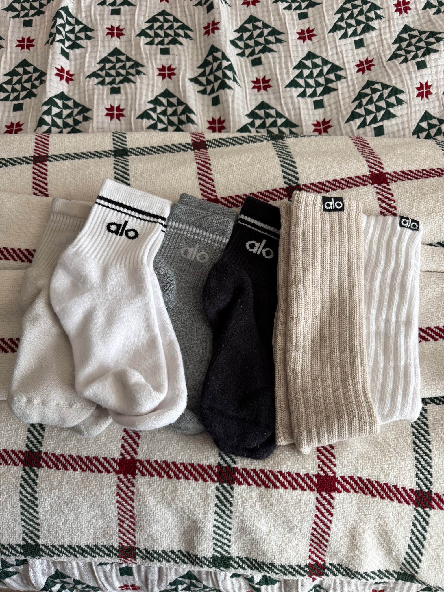 Alo socks
Gift idea 
Stocking stuffers 

#LTKGiftGuide #LTKFindsUnder100 #LTKFindsUnder50