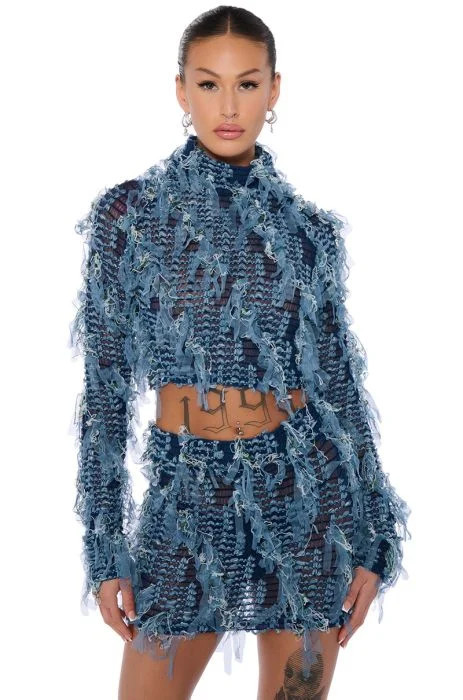 AVALYNN TEXTURED LONG SLEEVE CROP TOP | AKIRA