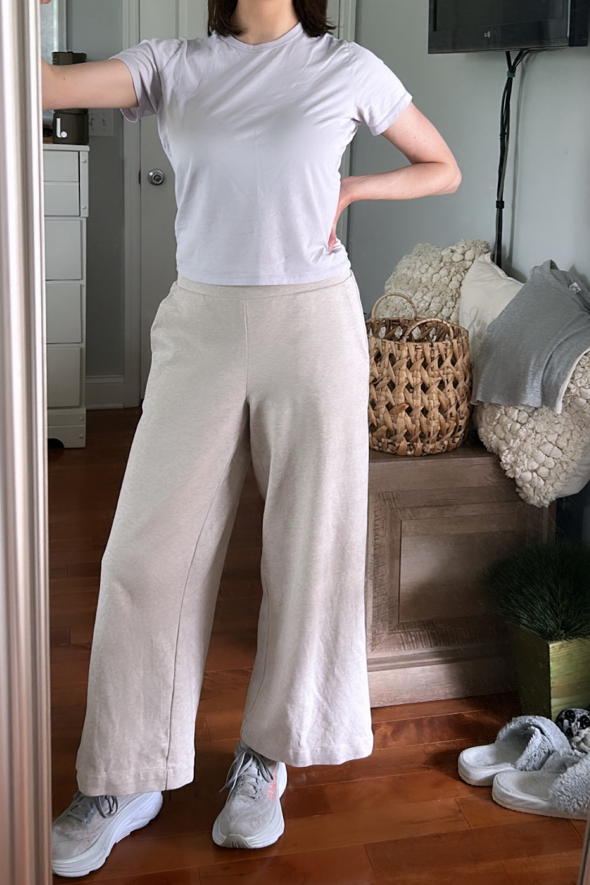 Polished lounge pants. Super high quality and soft and complimenting. Currently on sale! 
#momleisure 

#LTKSaleAlert #LTKFindsUnder100