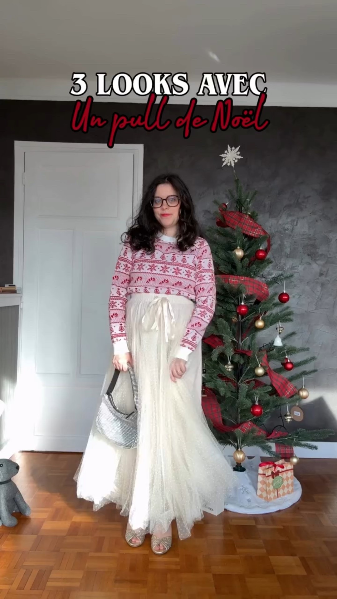 Le pull de Noël : on l’adore ou on le déteste, il n’y a jamais d’entre-deux.
Mais cette année, j’ai décidé de te montrer qu’il peut vraiment être stylé avec 3 looks totalement différents.

Alors, dis-moi : quel look te fait changer d’avis sur le pull de Noël ?
.
.
.
.
.
#festiveoutfit #pulldenoel #ootd
