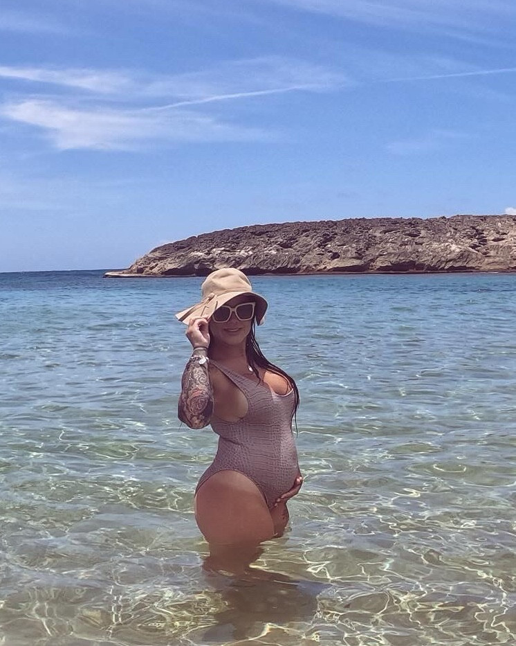 This Skims one piece makes me feel like a million bucks! 

#LTKSwim #LTKBump #LTKSeasonal