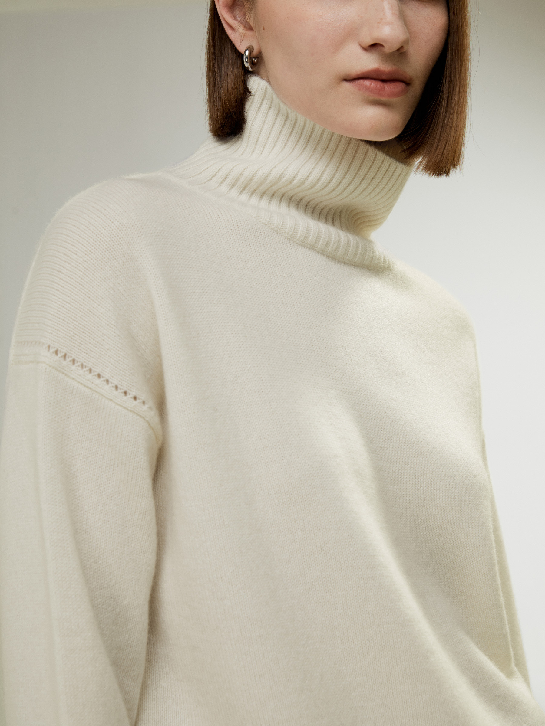 Turtleneck Relaxed-Fit Cashmere Sweater | LilySilk