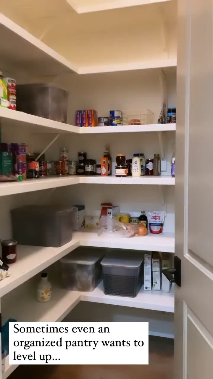 Pantry makeover of the year right here!
•
With a lot of measuring + planning ahead, this space was transformed in just one session...and 🤩 is all I can say!