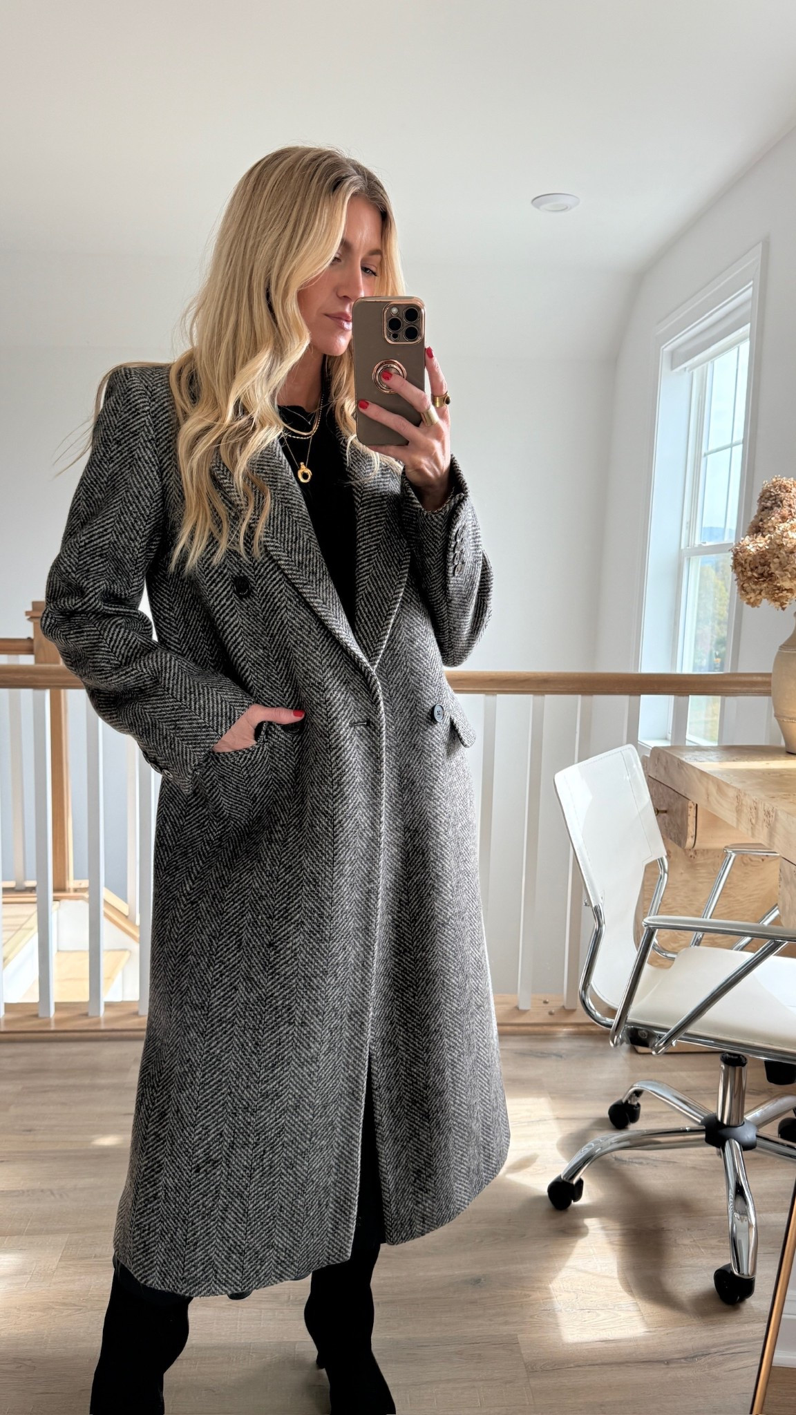 Today is all black Sunday look, I love playing around with different textures when wearing all black.
Black cashmere sweater: runs true to size, wearing a small.
Matte black cami dress: runs TTS, wearing a S
Grey and black houndstooth wool cashmere coat: relaxed fit, wearing a S (honestly one of the most beautiful coats I’ve ever worn. So happy this color white is back in stock)
Tall black suede boots: runs TTS, very comfortable for walking. 