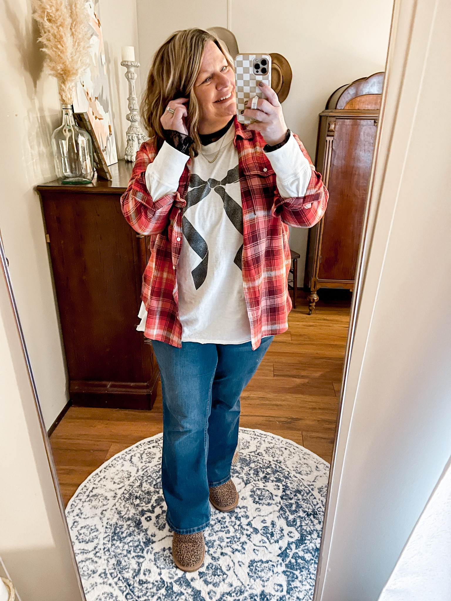 Today’s Outfit: A Little Bit of Everything!

Bringing all the fun vibes with a touch of plaid, a pop of leopard, and, of course, my bow T-shirt for that extra charm 🎀🐆✨. Mixing patterns never felt so fun!

What’s your favorite way to mix and match? Share your style below!

#OOTD #PlaidAndLeopard #BowStyle #PatternPlay