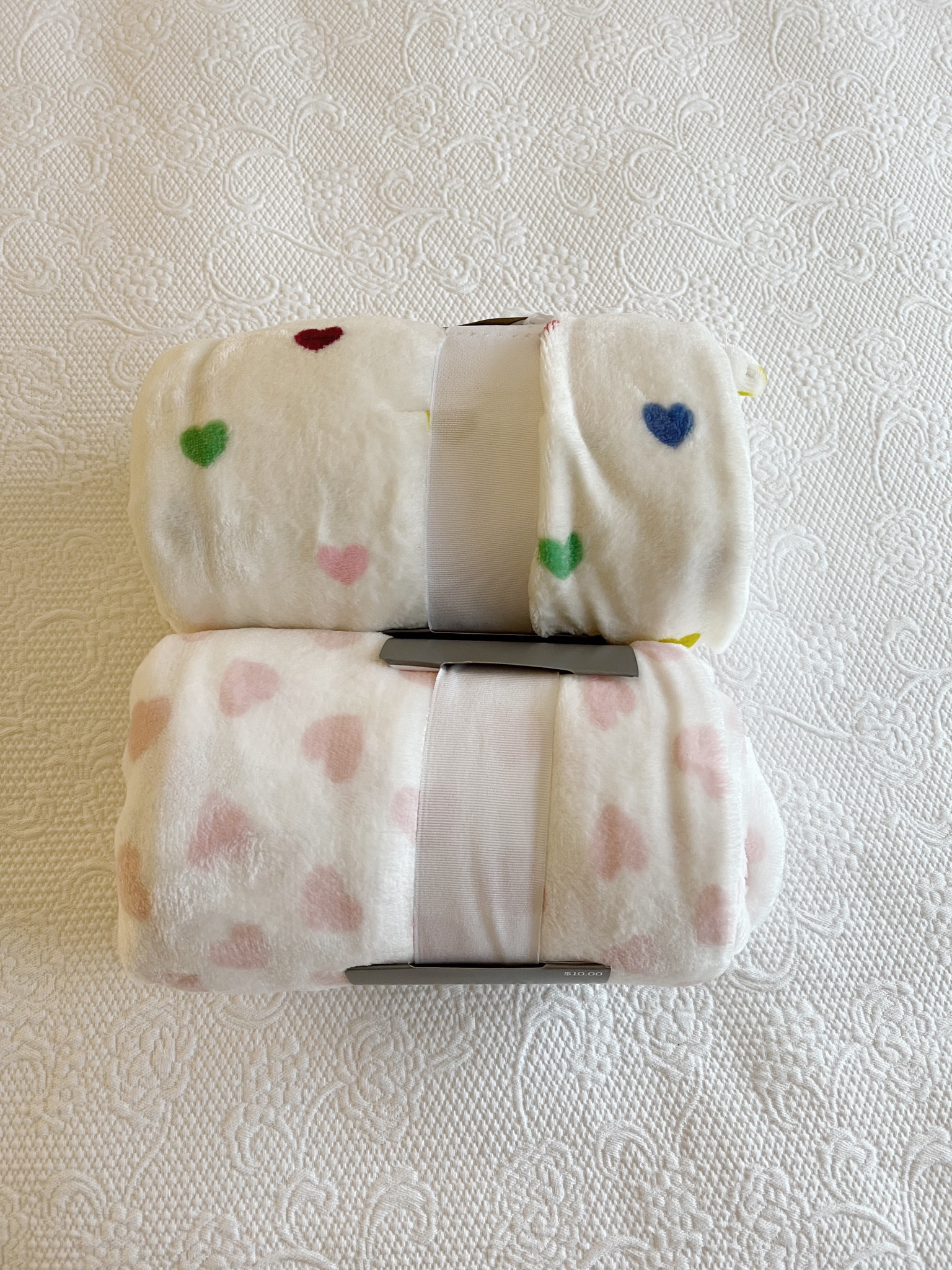 target valentine’s day blankets

#vdaydecor #valentinesdaydecor #valentinesdaydecorations #valentinesdaydecorationideas #targetvalentines #targetvday

#LTKhome #LTKFind #LTKSeasonal
