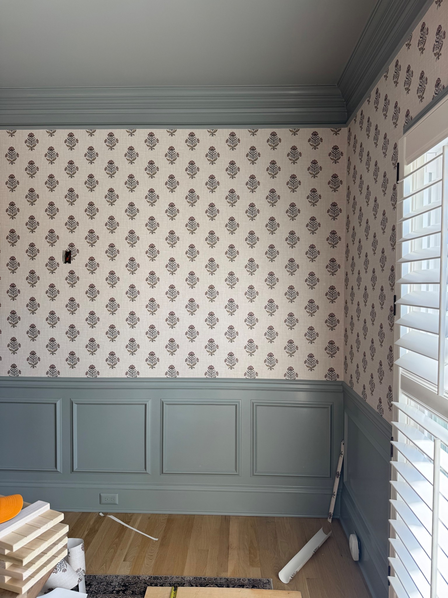 Craft room progress! This wallpaper is from Home Depot!

Brand: Chesapeake 
Pattern: hollyhock floral crest
Color: rust

Paint color: booth bay grey 

#LTKHome