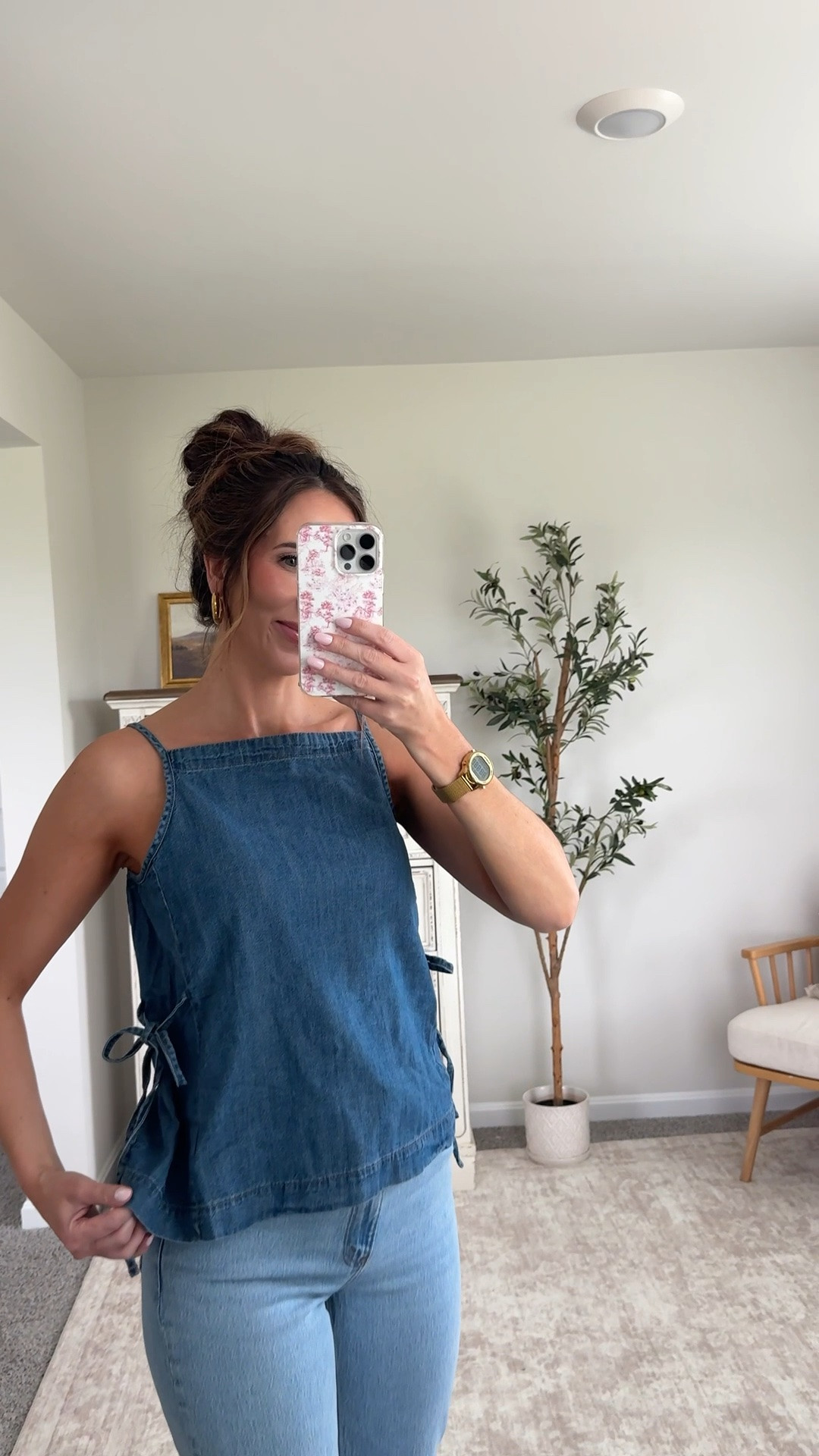 i’m normally a size medium in tops, but these all fit a little different!

• graphic tee : size L — i always size up in these for a more oversized/comfy fit

• lilac tank : size XS — runs big! recommend sizing down one from your TTS (or 2 if you’re smaller chested like me)

• fish tank, side tie top & peach halter : size S — all ran a little bigger, i’d recommend sizing down one from your TTS
