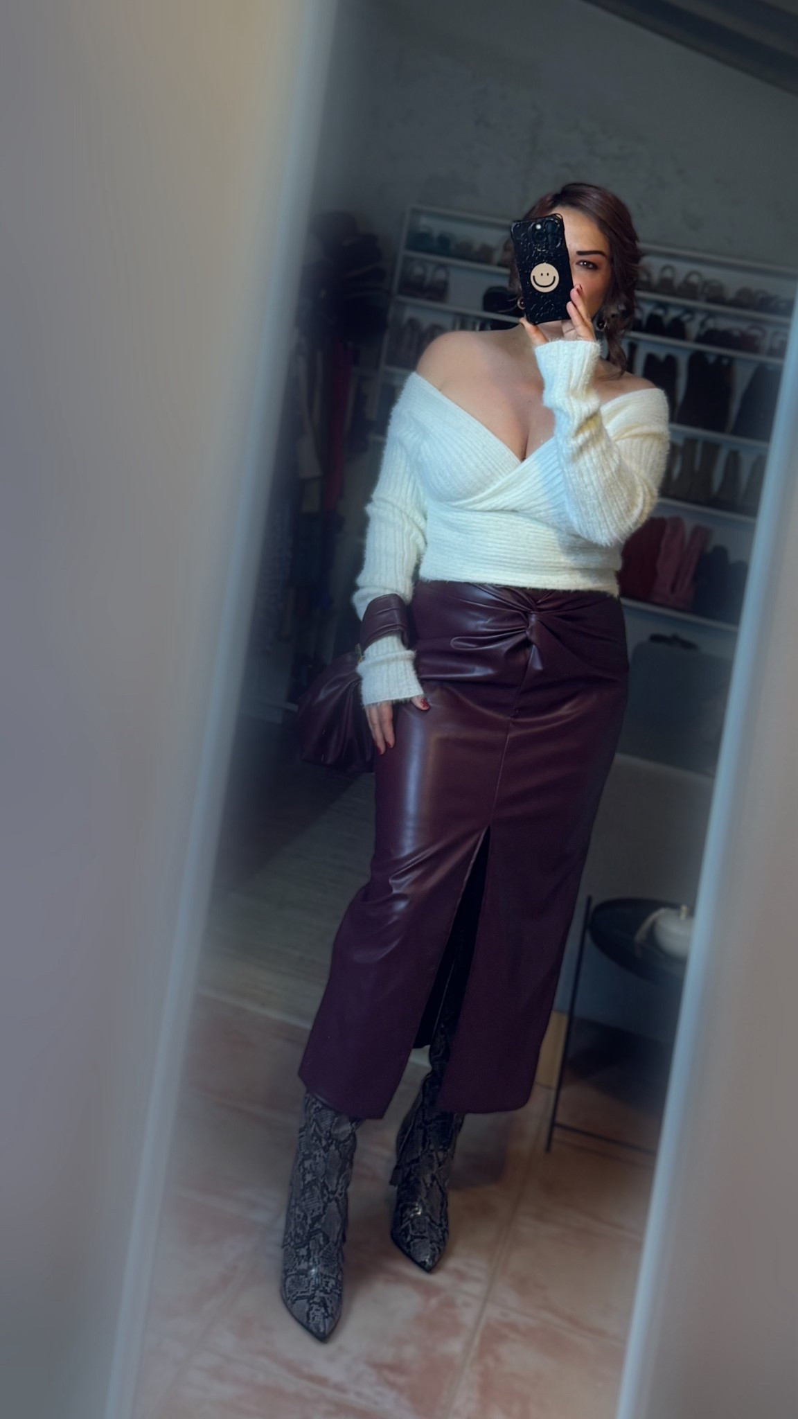 Falda lápiz y botas serpiente 

#LTKespana #LTKwinter #LTKeurope