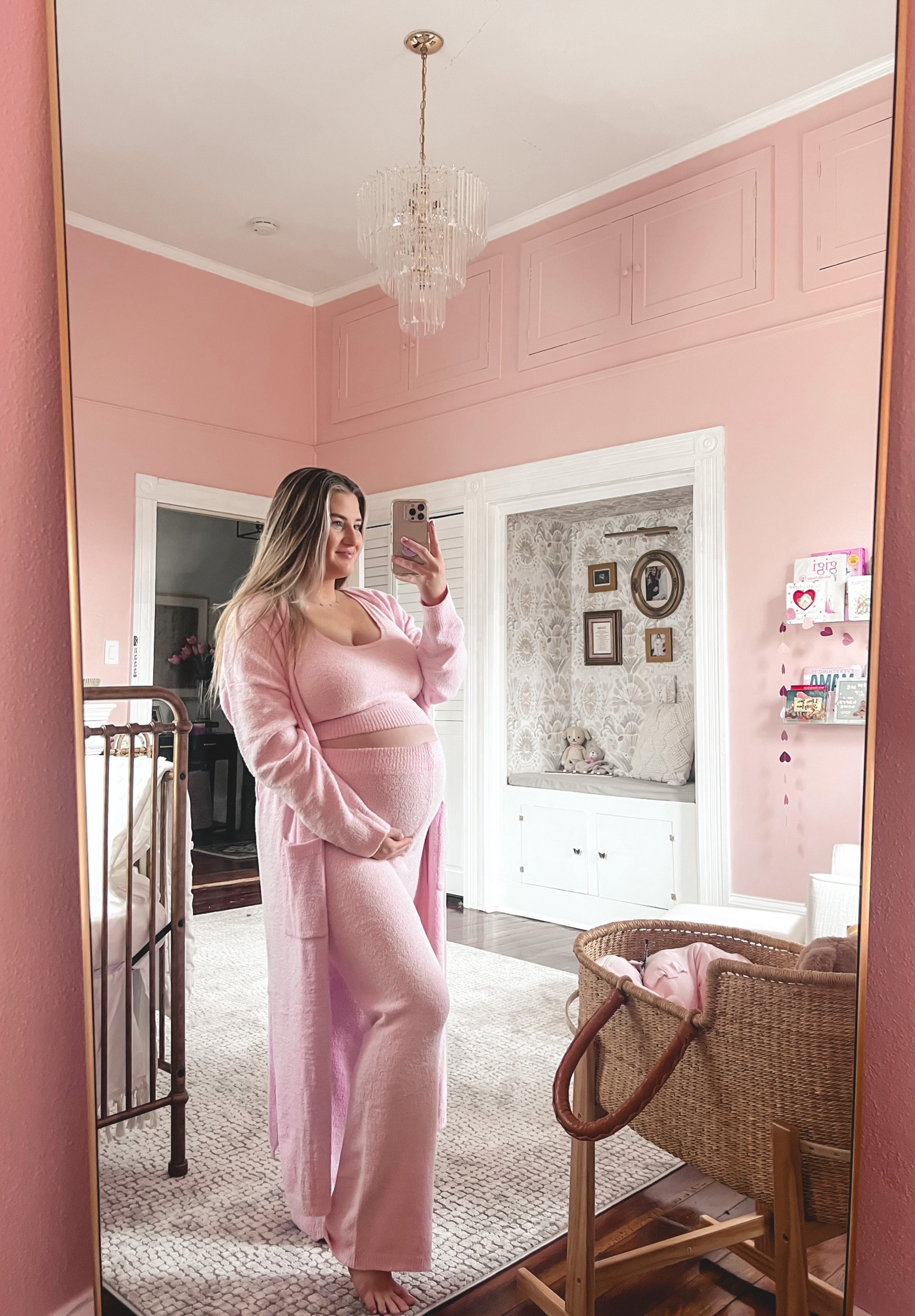 The best lounge outfit for maternity and non maternity. Skims dupe!! It’s incredibly soft. Bump friendly! Great for nursing. 