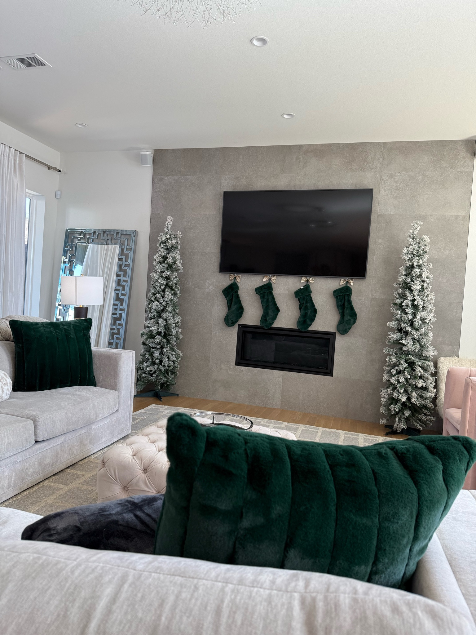 Christmas living room🖤

#LTKHoliday #LTKHome #LTKSeasonal