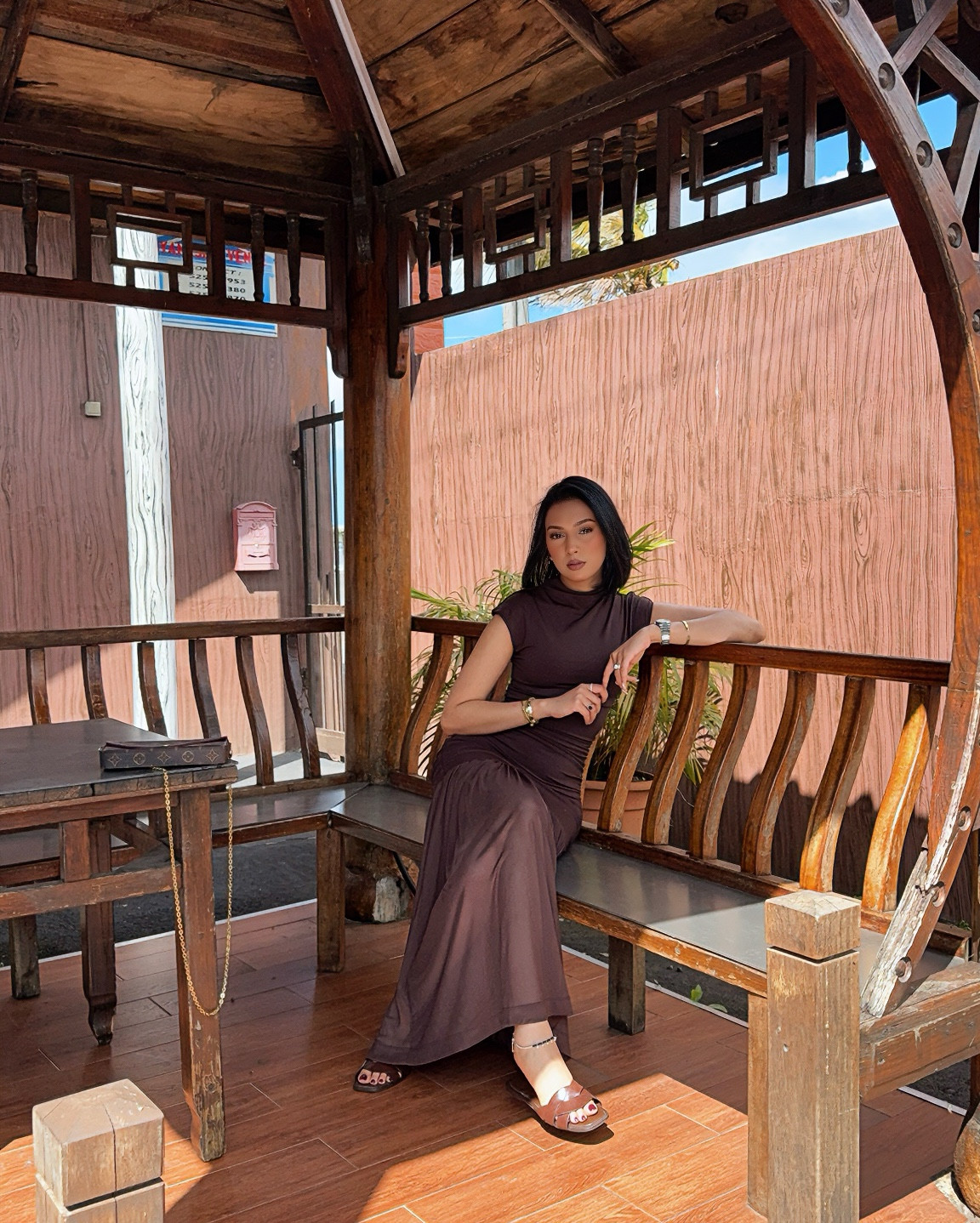 a moment for this brown dress🤎✨

#LTKdresses #LTKstyletip