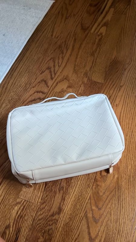 Summer makeup favorites and Amazon toiletry bag #amazon #amazonbeauty #makeup #summermakeup #glowyskin 