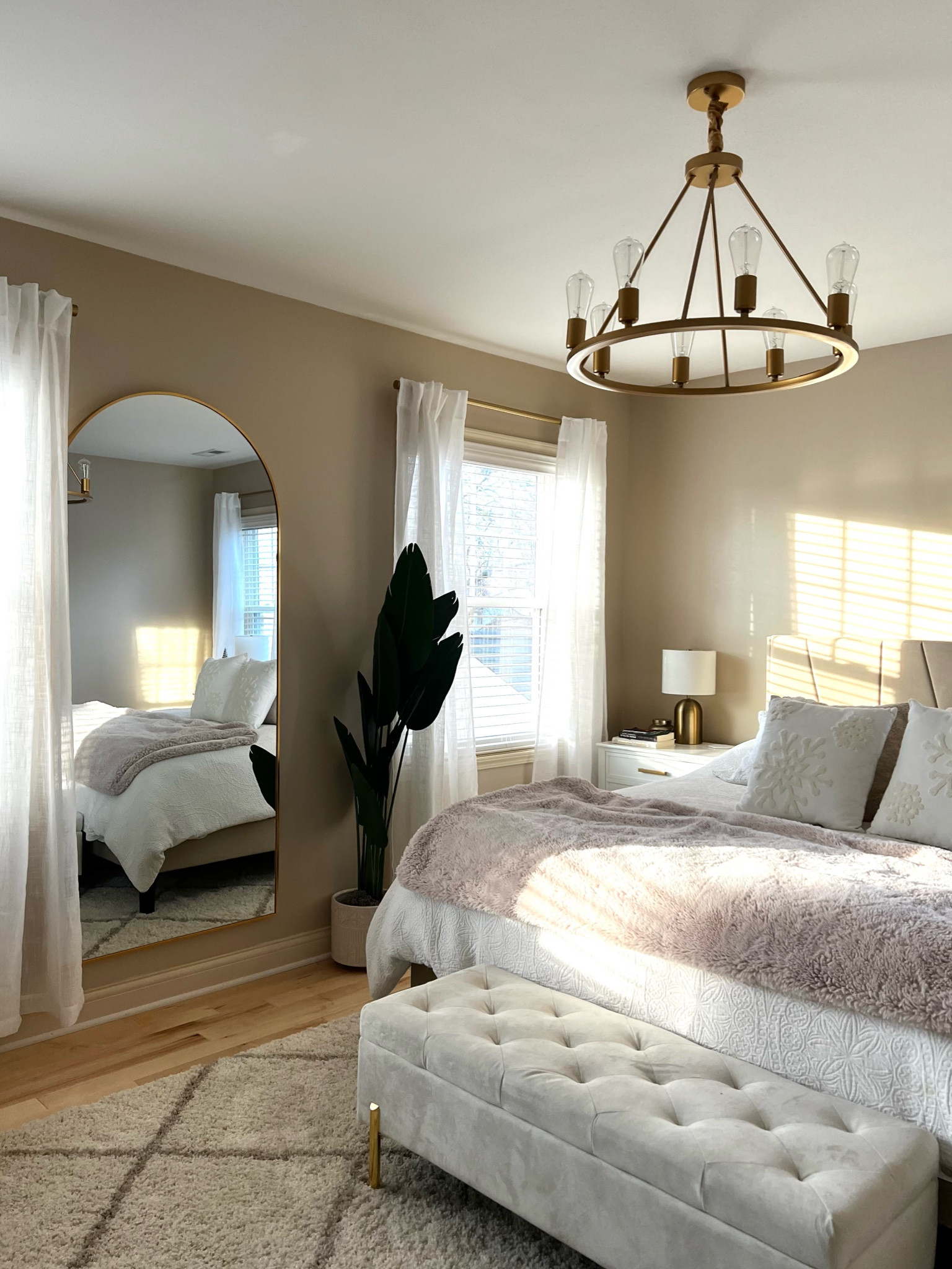 Amazon home bedroom finds. Everything linked! Follow me on my storefront for more finds @savvyblondee 

#LTKHoliday #LTKhome #LTKSeasonal