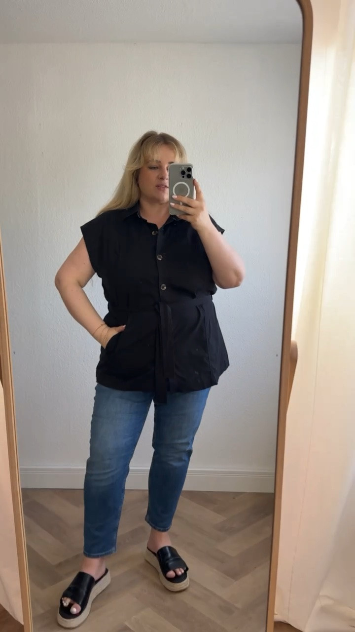 Dieses Weste ist so vielseitig zu kombinieren 🖤

15 % sparen bei Bon Prix mit dem Code:
bp15san
(Gültigkeit: 10.08. -einschl. 12.08.2026; 15% auf Alles; einmalig einlösbar pro Kundin; gilt in DE App & Webshop)

#plussizefashion #top #oberteil #curvy #denim #jeans

#LTKdeutschland #LTKplussize #LTKjeans