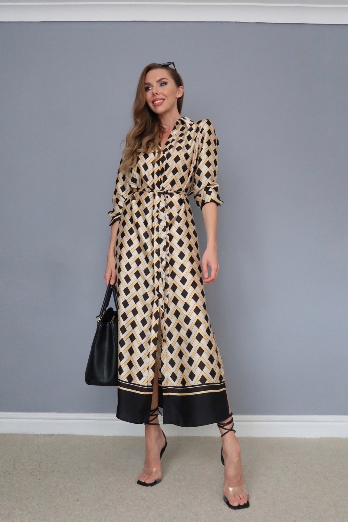 Gold and black pattern shirt midi dress


#LTKunder100 #LTKworkwear #LTKSeasonal