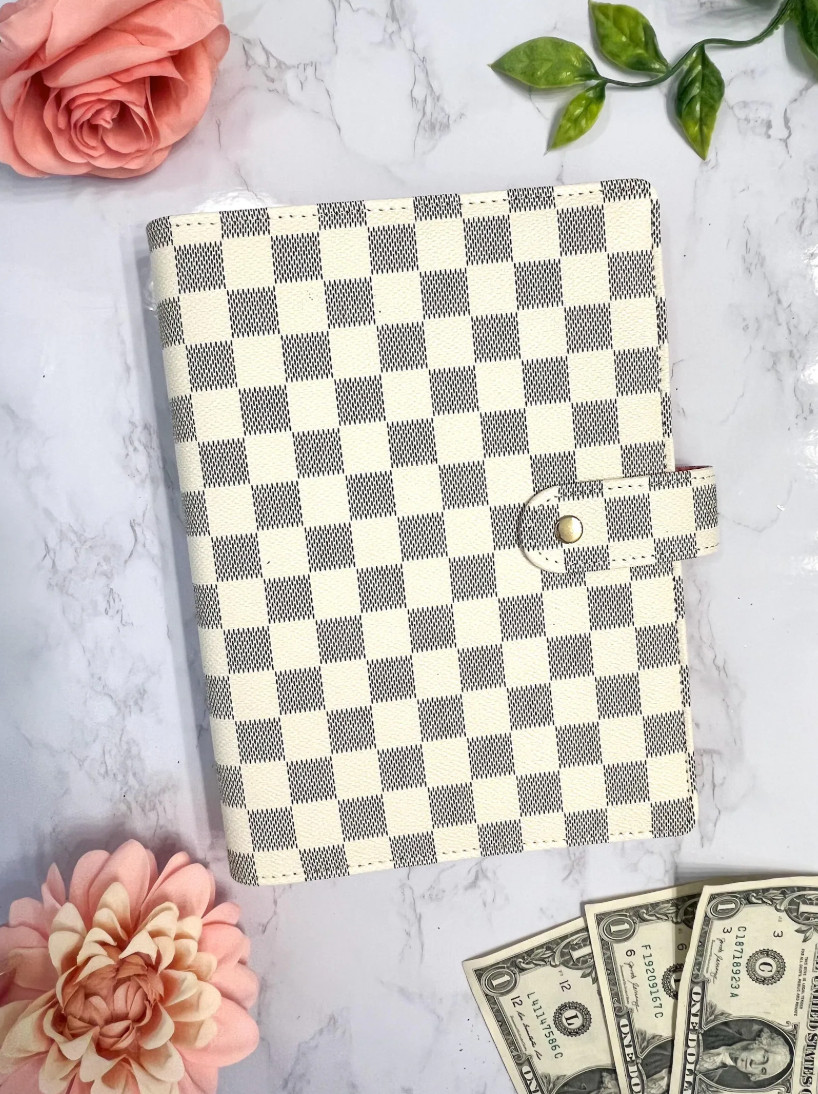 This A5 Checkered Binder is 20% OFF right now — I’m using mine as a planner + habit tracker, but it’s fully customizable for whatever inserts you love.
🗓️ Sale ends January 5 — don’t wait. 

 #LTKdayinmylife #LTKgrwm #LTKmorningroutine
