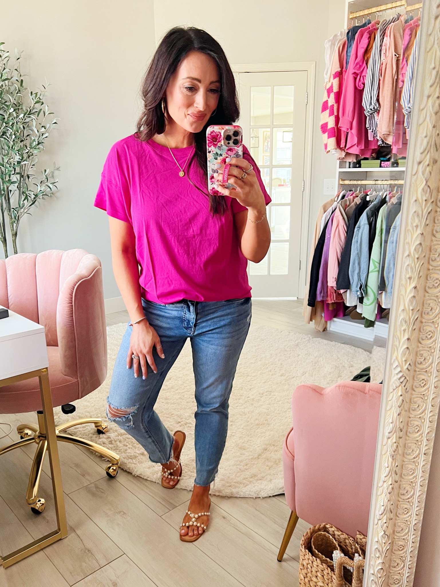 Basic tee - true to size - in a small 

#LTKFind #LTKunder50 #LTKsalealert