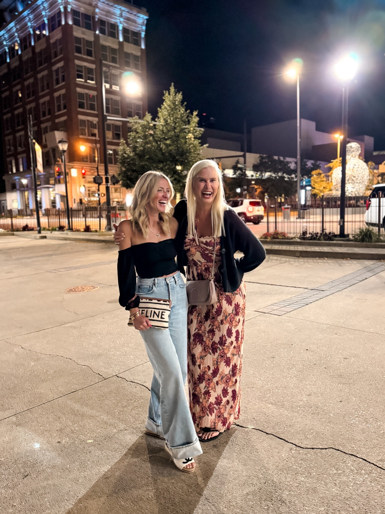 Girls night outfits and date night style
Wide leg jeans 