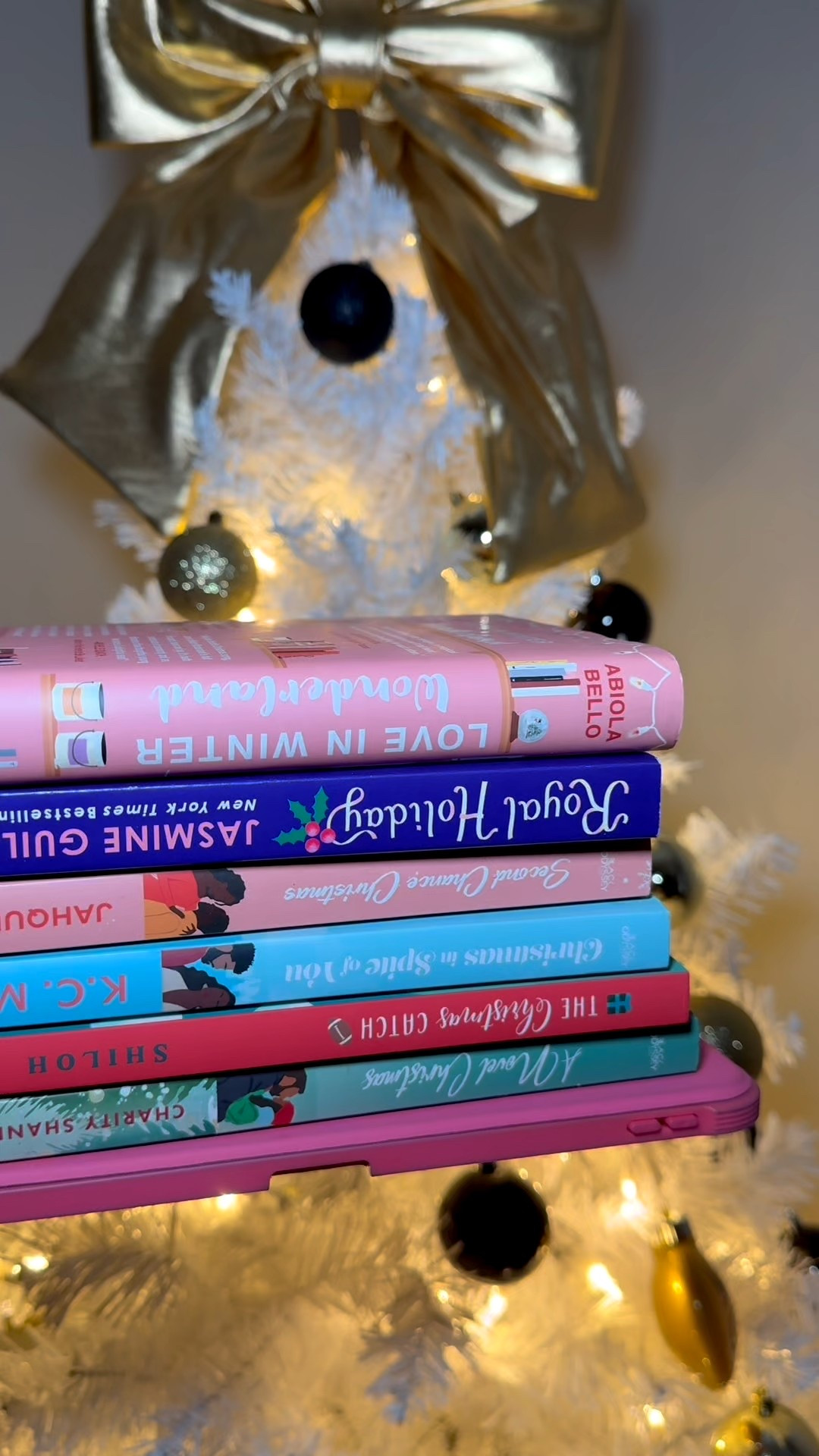 I’ve reading holiday themed books. Here are a few on my Christmas TBR list and would be great gifts for those who you love that are book worms 🩷🫶🏼



#LTKHoliday #LTKstorytime #LTKSeasonal