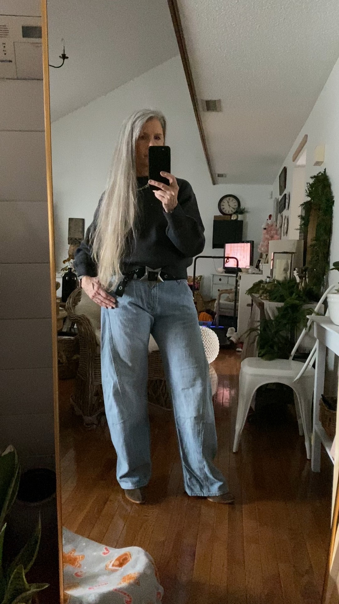 Love these jeans!! Super comfy, lightweight denim & low-rise!! Wearing true to size, top medium. 🫶💕

#LTKootd #LTKOver40