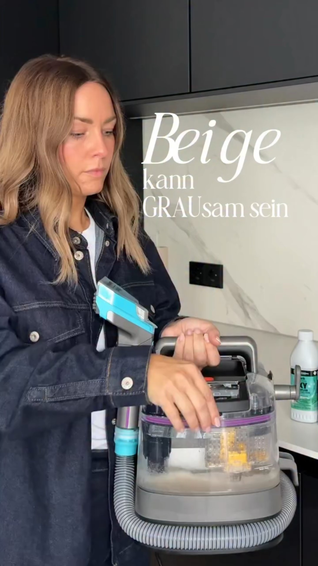 Ganz ehrlich: Wann habt ihr eure Polster das letzte Mal tiefen gereinigt? 🫣 Werbung @shark.deutschland
Beige sieht unschuldig aus, bis man den StainStriker drüber jagt. 🤯 Danach weißt du, wie viel Dreck da wirklich drinsteckt!

#sharkstainstriker #shark #cleanvsdirty