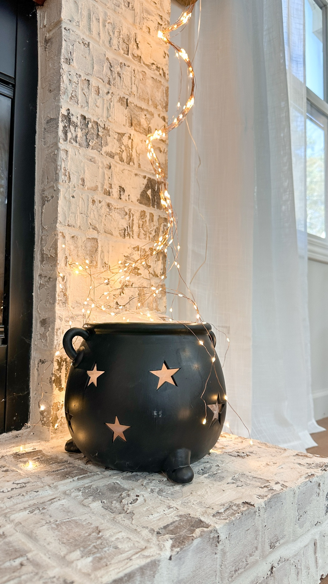 I hate my Halloween mantle. 😅

#LTKSeasonal #LTKHome #LTKHalloween