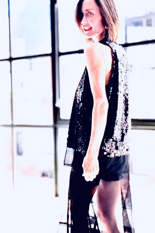 3 separate pieces make one dress!!!! Style tip: you get 3 + outfits in this one photo! Black is back …fall winter fun! 

#LTKStyleTip #LTKParties #LTKVideo