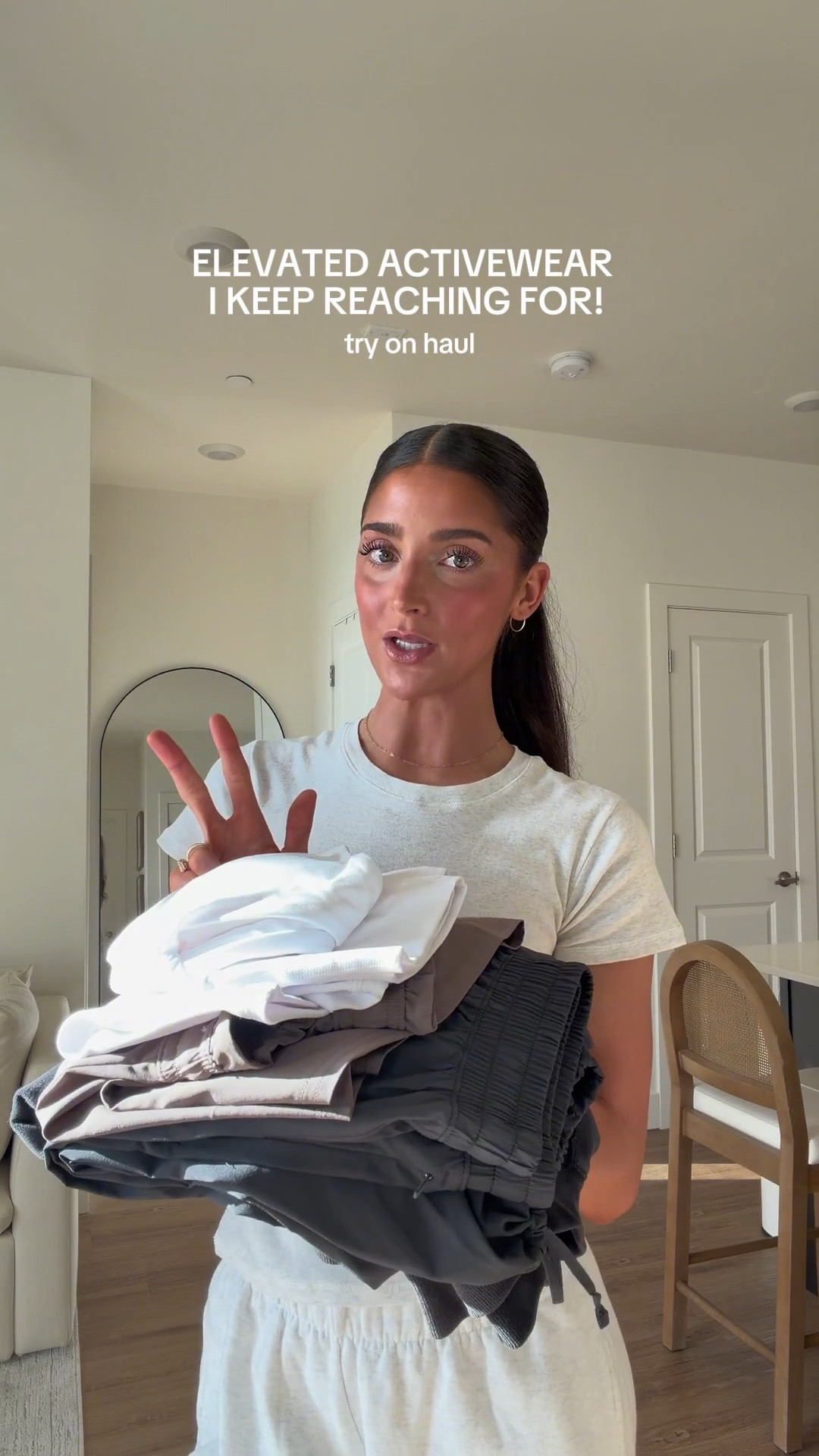 Abercrombie YPB is just too good!! 🩶 @abercrombie #abercrombiepartner 

Wearing XS bra, XS bikers, S shorts, S joggers, L mockneck! 