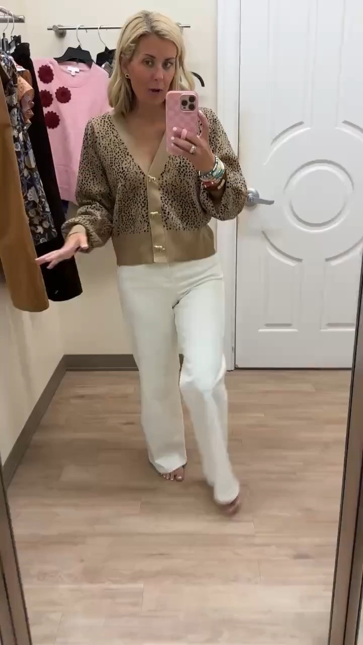 Yall this cardigan!! So so cute and love the price even more!!
Sweater - xs
Jeans - xs petite