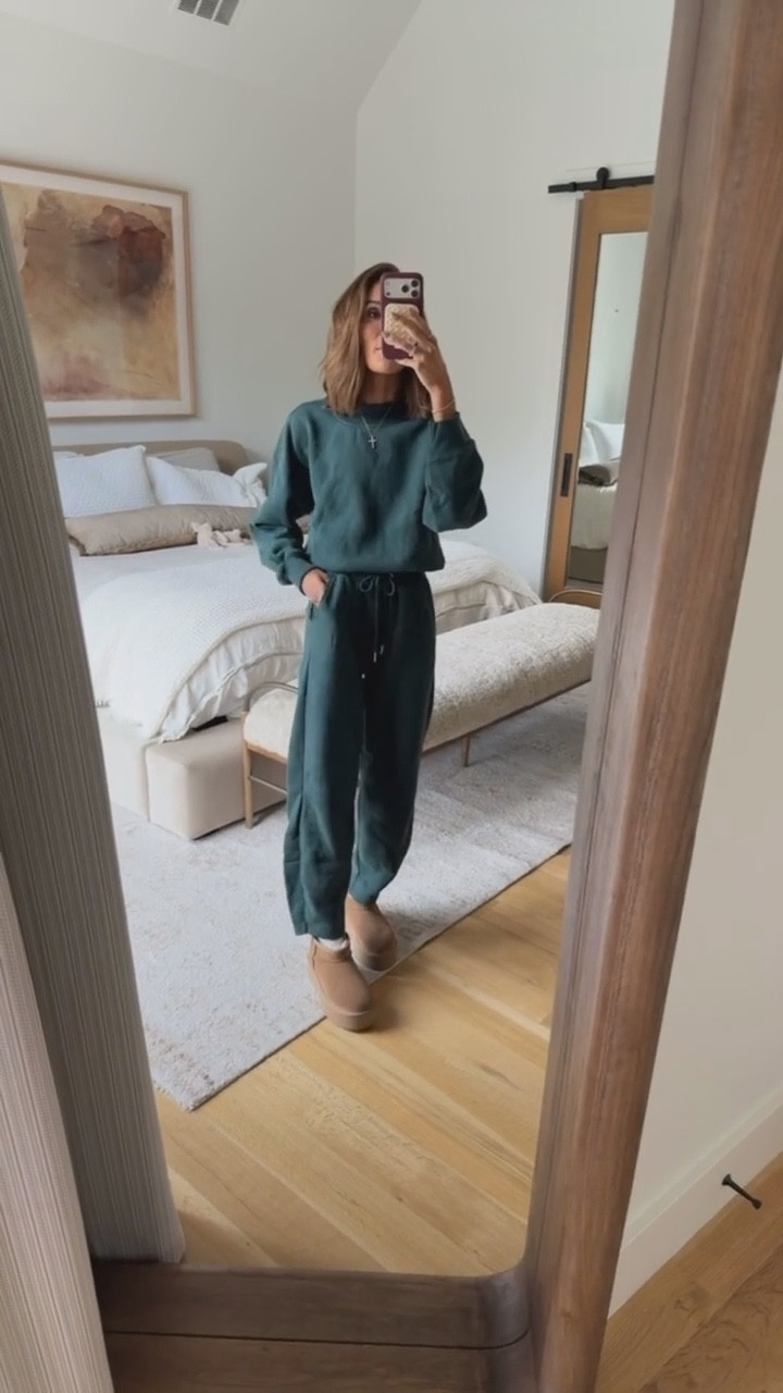 y’all know i have a major obsession with the sunday sweats from abercrombie 😍 seriously they are SO comfy but still look nice enough to wear out of house / for everyday mom life! 🫶🏼