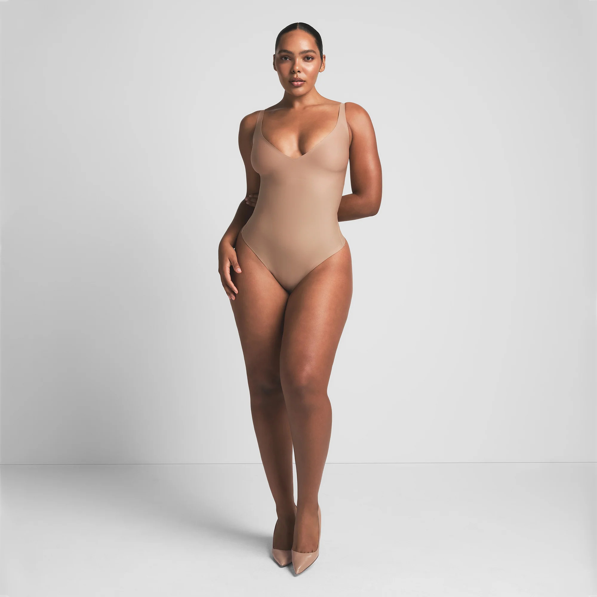 SKIMS Core Sculpt Plunge Thong Bodysuit | Medium Neutral | 3XL | SKIMS Body | SKIMS (US)