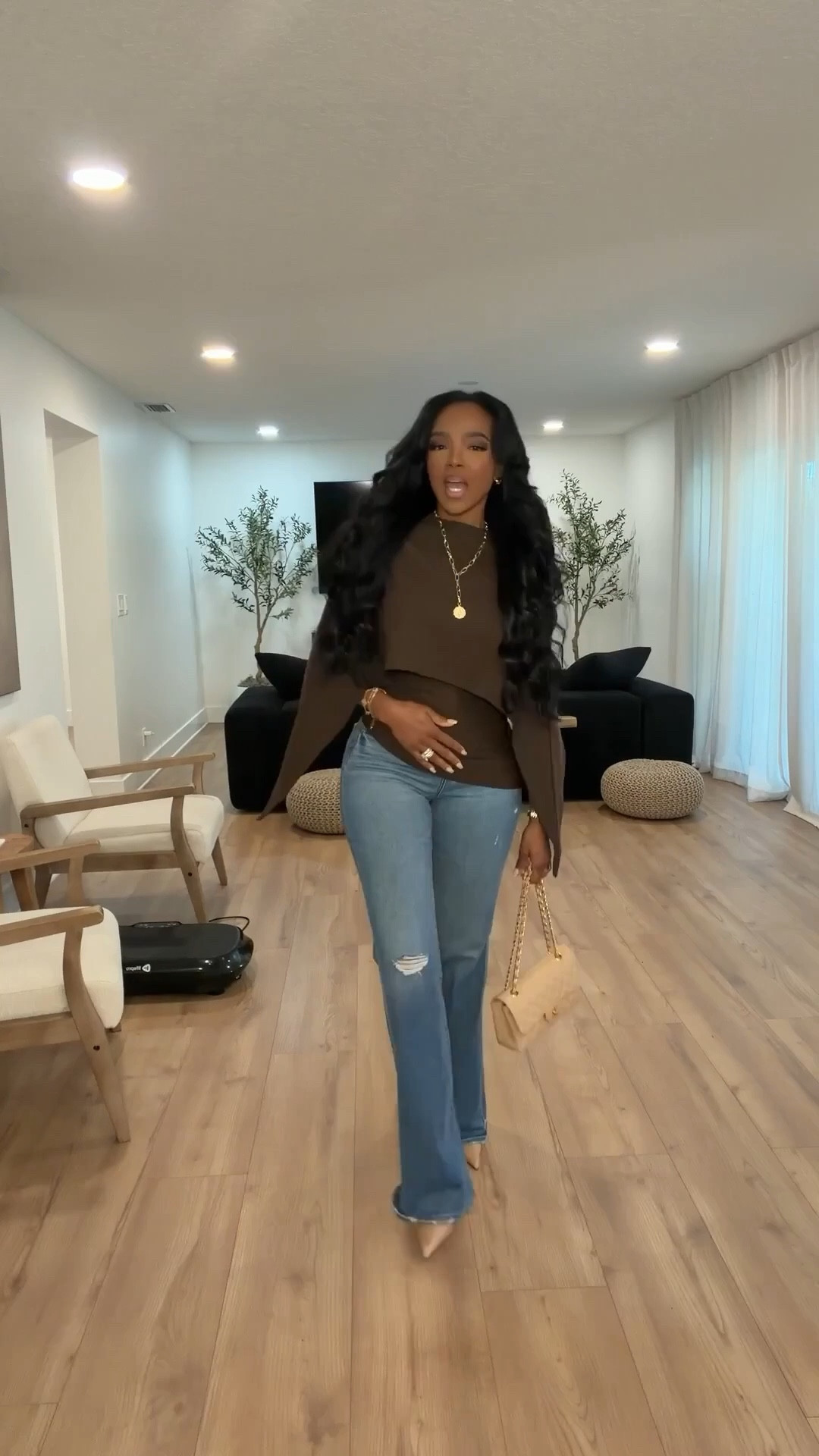 ✨ Effortless Everyday Chic — A classic neutral look that moves seamlessly from day to night. The soft brown top paired with relaxed denim creates an elevated, easy outfit you’ll reach for on repeat. This is one of those looks where the cost per wear drops fast because every piece styles multiple ways.

Perfect for casual dinners, errands with style, travel days, coffee meetings, or weekend plans.

📏 Sizing & Fit  
Top: Size Small  
Jeans: 27 Long  
Shoes: True to size  
Bag & accessories: One size  

Measurements: 5’4” | 138 lbs | 34D bust | 27” waist | 40” hips

Tap to get details and shop every piece from this look. Neutral basics like this are a long-term shopping strategy and make getting dressed effortless year-round.

Classic neutral outfit, everyday casual chic, elevated basics, brown top outfit, straight leg jeans outfit, capsule wardrobe staples, timeless fashion essentials, effortless street style.

Follow me on Instagram and YouTube @kirasfashionfinds