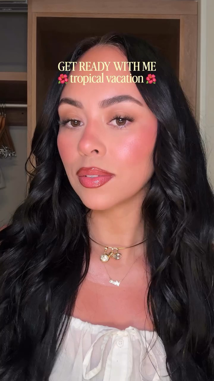 getting ready on vacation is therapy for the soul 
—
@hudabeauty  lip stain ( warm brown  ) 
@diorbeauty lip liner, gloss, cream contour, highlight palette, bronzer
@kyliecosmetics skin tint ( 5N ) 
@patricktabeauty concealer 
@rhode blushes ( spicy marg + sprinkle )
@maybelline mascara 
@ardellbeauty wispies 
@Saie blush ( Mia ) 
@onesize powder melt spray 
@emijay clips 
@kerastase_official serum 
@byrosiejane fragrance