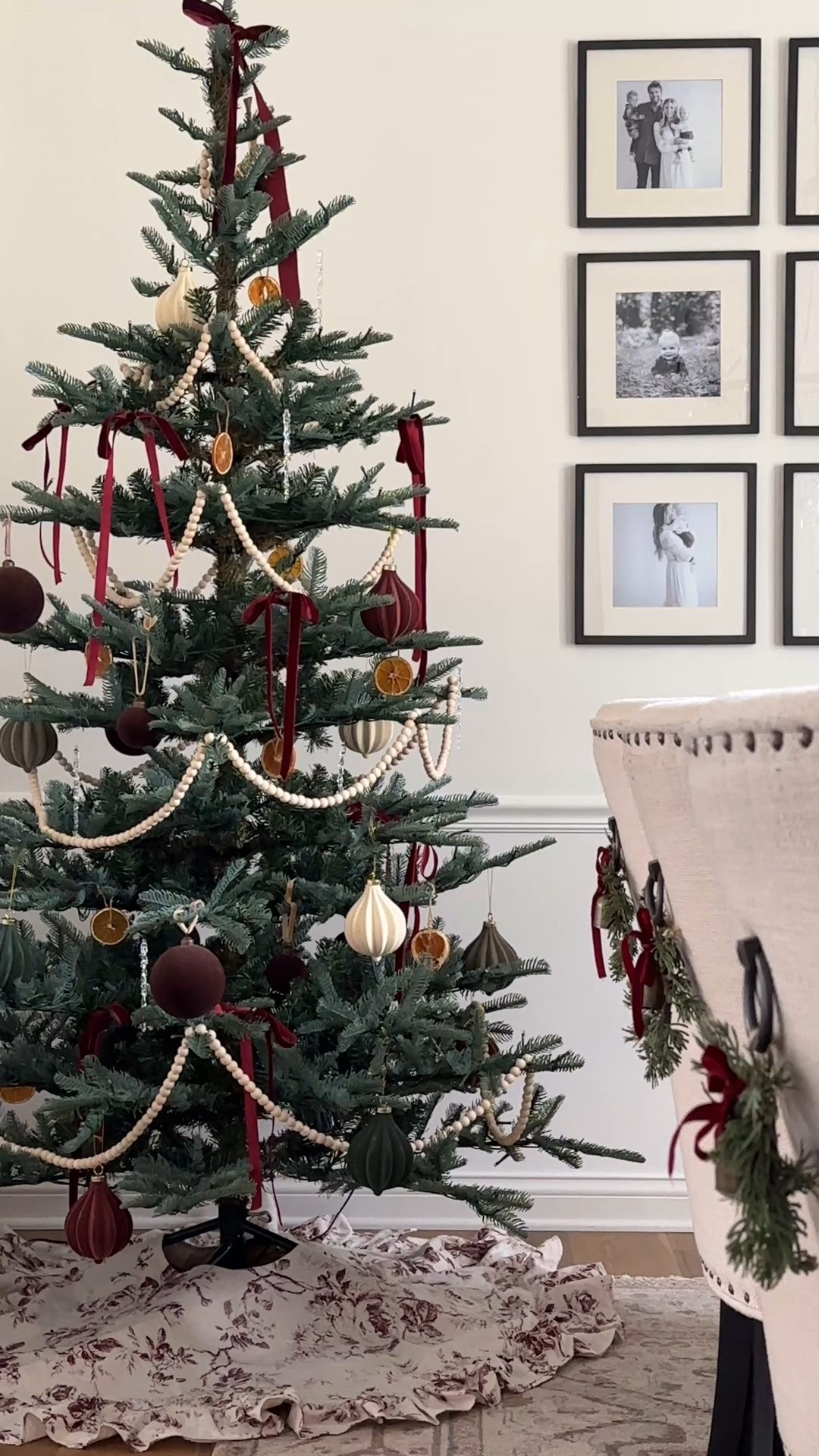 A charming Christmas tree! 🎄🤍

#LTKHome #LTKHoliday #LTKSeasonal