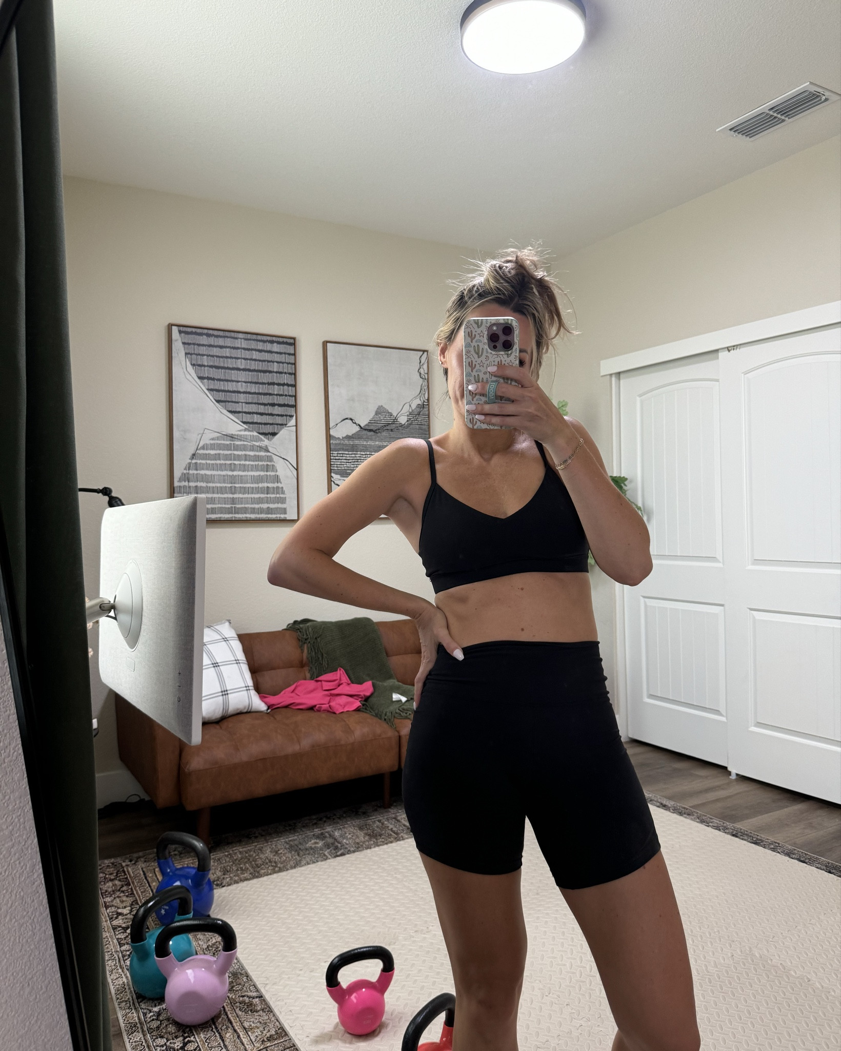 Amazon activewear 
Sports bra size small
Bike shorts size small


#LTKFitness #LTKActive #LTKVideo