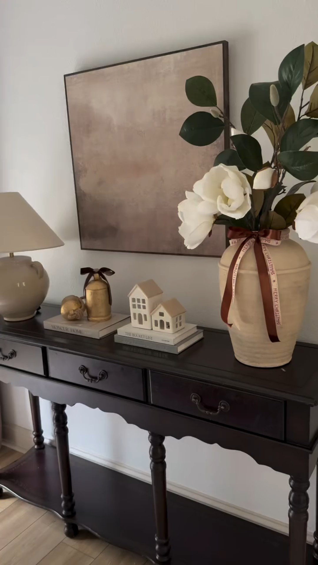One set, endless looks. These neutral books keep up with my rearranging habits 😂✨

@moncurhome | gifted 

Link in my BIO 🔗 they are on sale right now! 

#home #homedecor #homestyle #decorativebooks #consolestyling #christmasdecor #christmasvibes #neutralhome #neutraldecor #aesthetic #mom #beige #modern #vintage #timeless