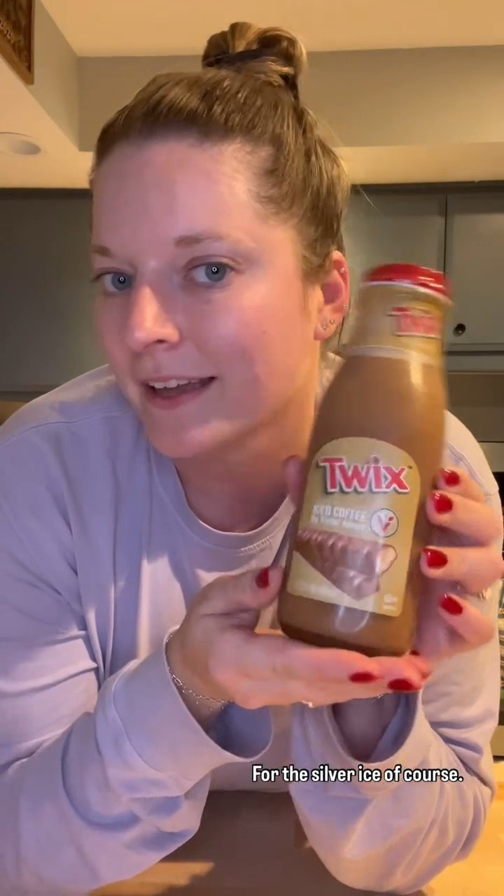 Twix Iced Coffee - 🌟4/10
I didn’t feel like this tasted all too reminiscent of a Twix bar, but it did have a good coffee base ☕️

✨be sure to follow @icedcoffeeconnoisseur for more at home recipes, coffee shop recs & product reviews!✨

#icedcoffeeconnoisseurs #athomecoffee #coffeereviews #coffeeratings #series #premadecoffee #cannedcoffee #candybarcoffee #twixicedcoffee #review #productreview
