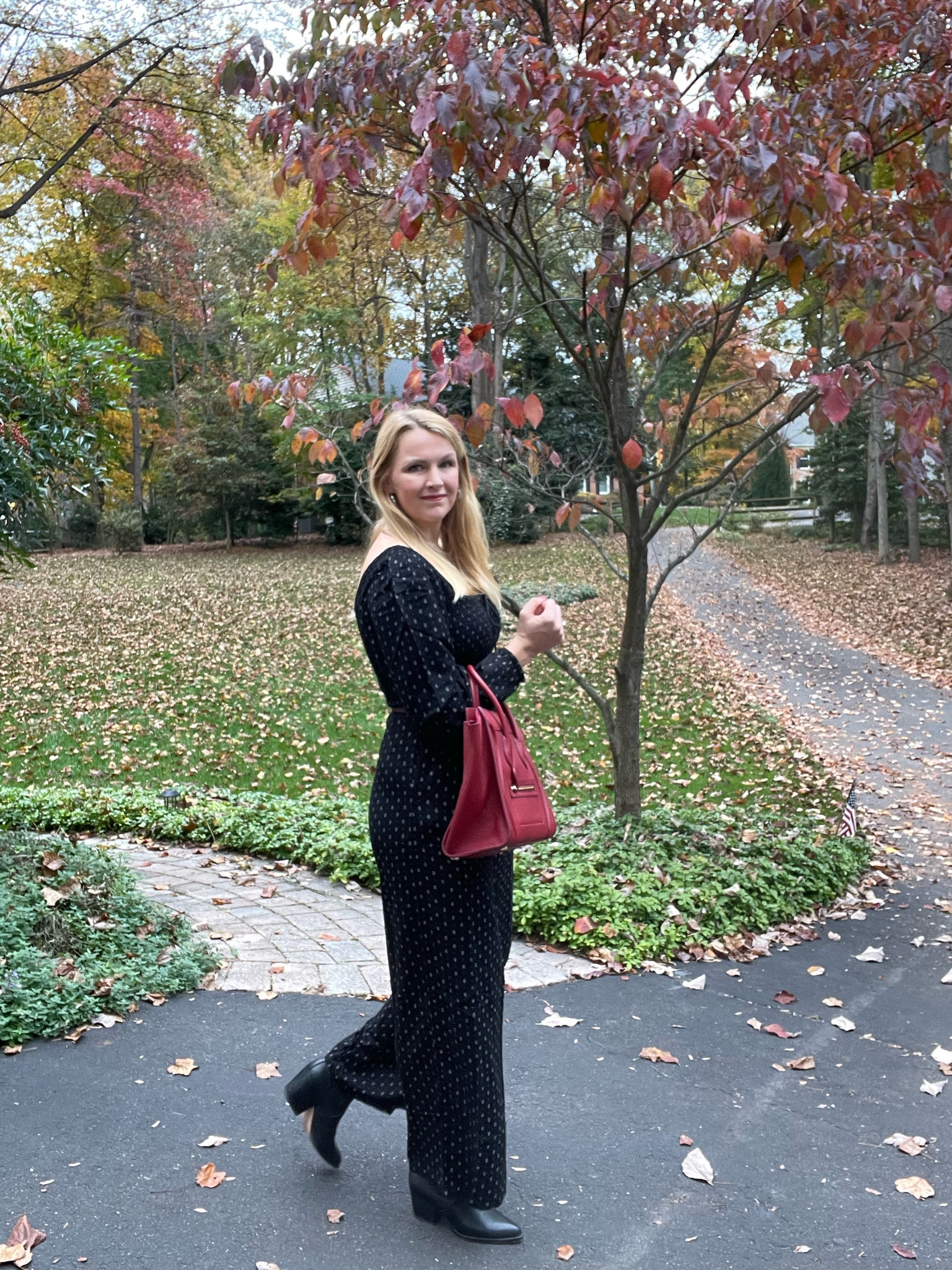 Able signature clothing sale - Black jumpsuit is included! So versatile and comfortable.

Has pockets and flattering smocking around the chest

Use code SARAHCAMILLE45 for 45% off

