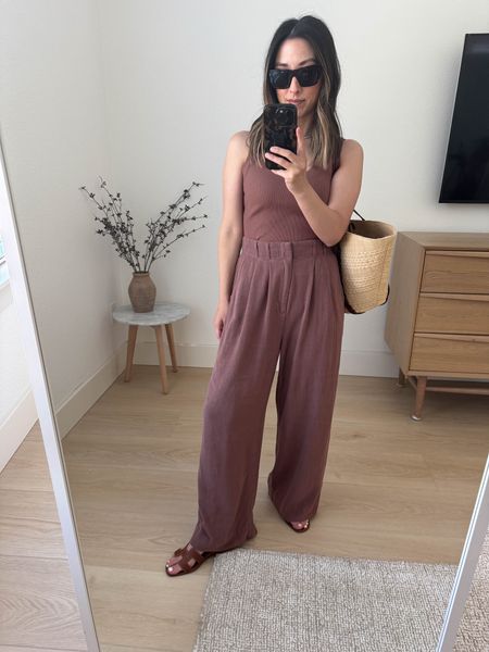 Z Supply farah pants in mocha. Tank in mocha as well. So comfy. Sized up in the pants. Petite-friendly length after a wash and dry. 

Z supply pants small
Z Supply tank xs
Hermes Oran sandals 35
Sezane tote 
Celine sunglasses  

#LTKitbag #LTKshoecrush