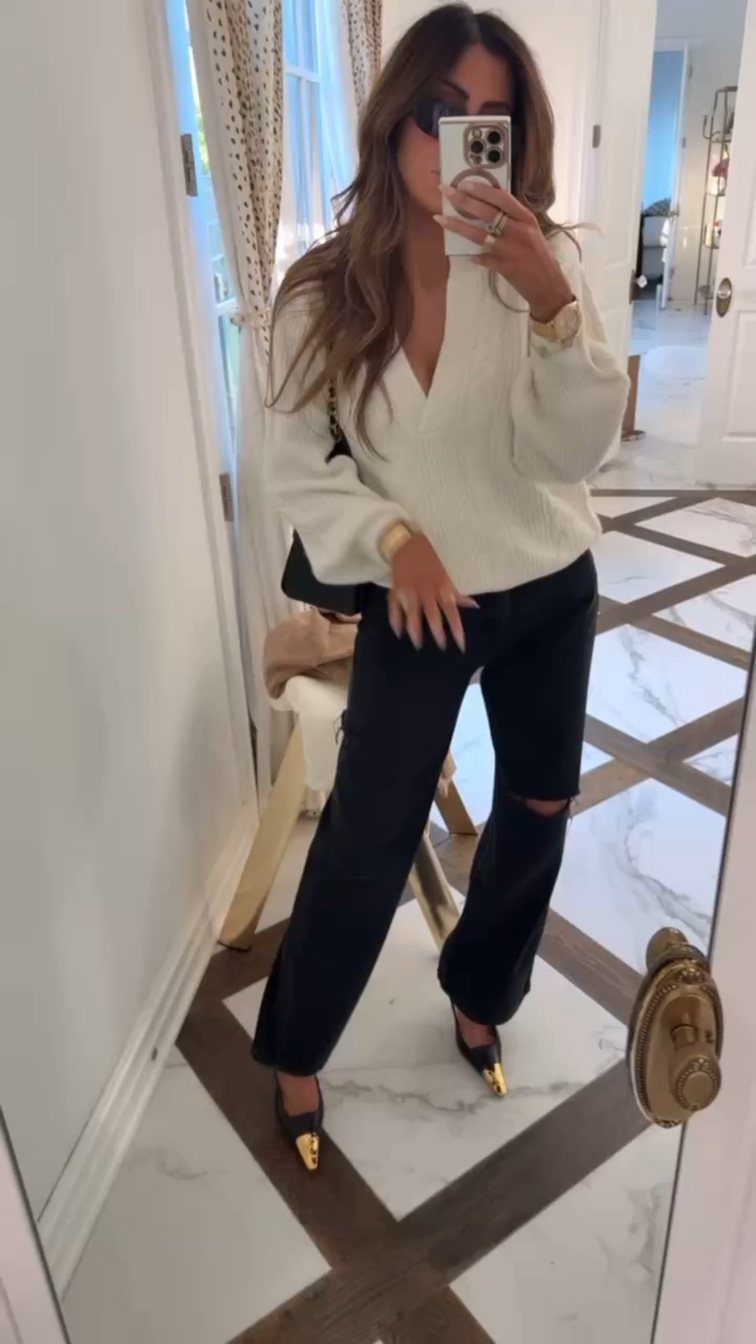 Wearing a size small in this top and size 25 in jeans! Use code Em15 for 15% off orders $70+ for this white sweater! 

Fall outfits, Fall fashion, Jeans, Poppy jeans, Fall purses, Sweater, Fall sweaters, Black jeans, Emily Ann Gemma

#LTKSeasonal #LTKStyleTip #LTKItBag