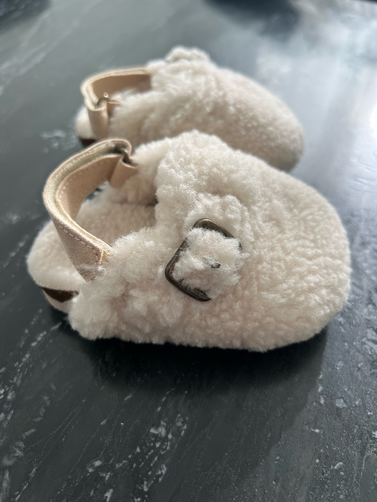 Baby sherpa slippers! 

#LTKshoecrush #LTKSeasonal #LTKbaby