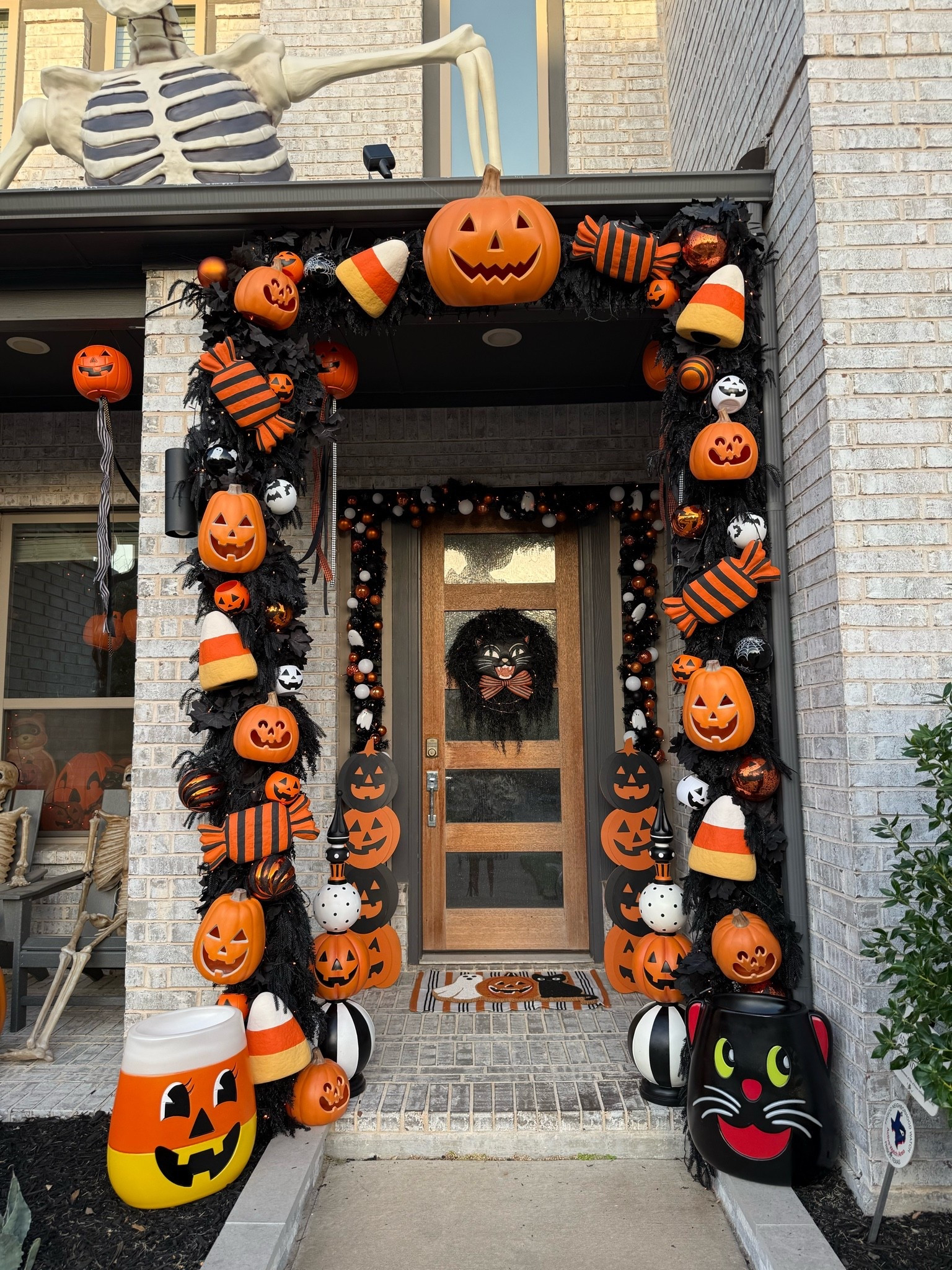 Halloween porch!! Full tutorial will be on my IG!

Porch decor, fall decor, halloween porch, pumpkin

#LTKSeasonal #LTKHome